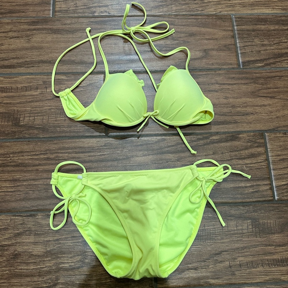 Victoria’s Secret bikini
